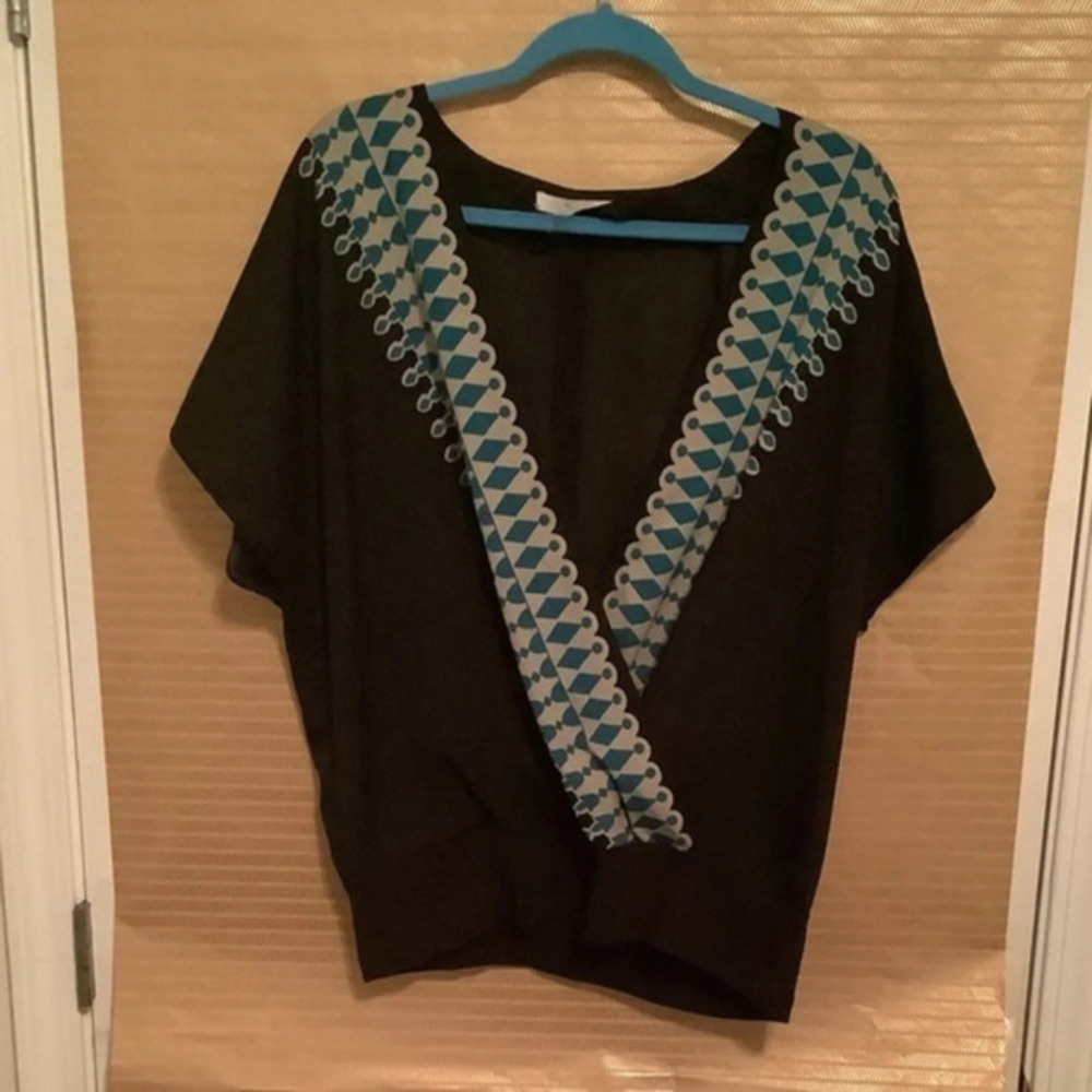 BLACK~DEEP CUT~ BLOUSE~ LG/ XL